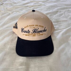 Carte Blanche Hat snapback. Never worn. NWOT beige navy